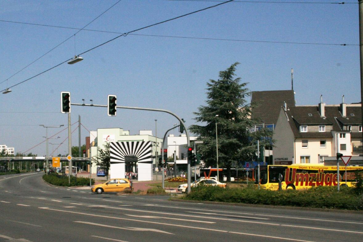 Blcik von der Praxis aus in Richtung Morandini-Tor und Busbahnhof, Hattingen